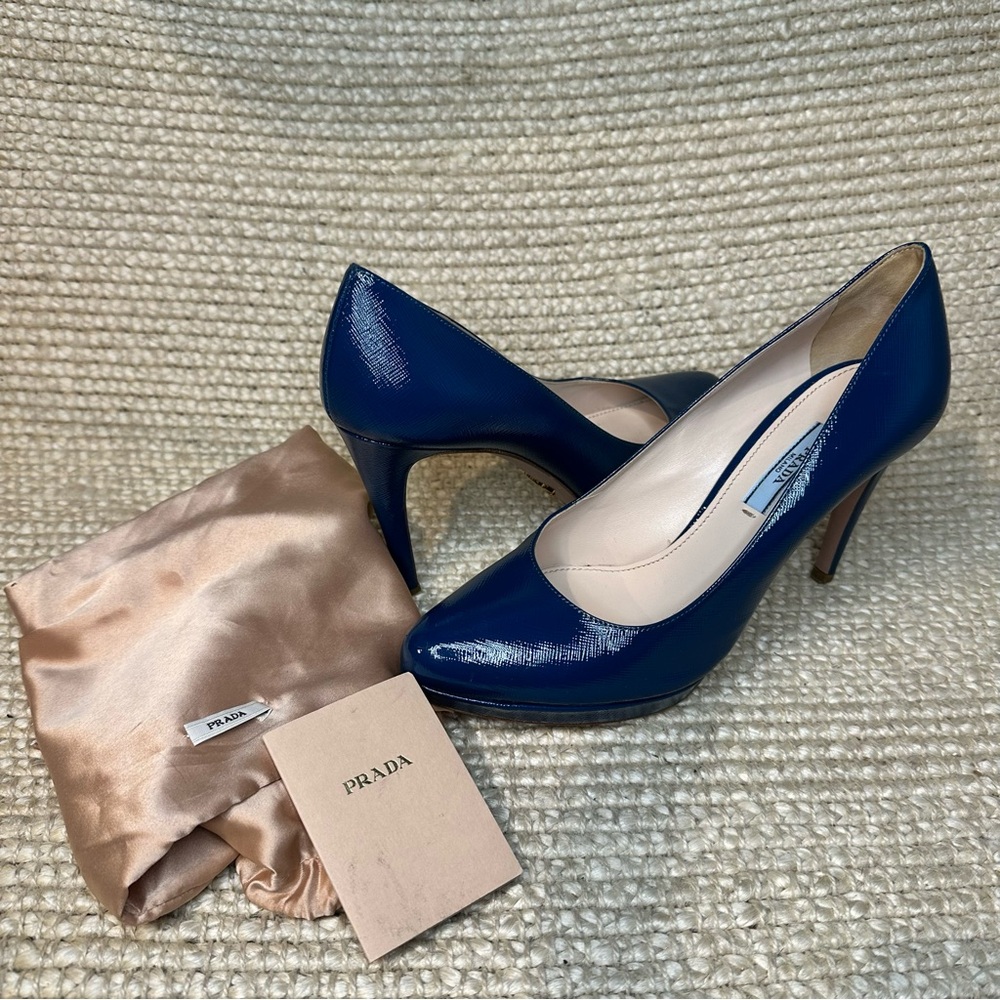 Prada Saffiano Leather Blue Pumps sz 38.5 Italy